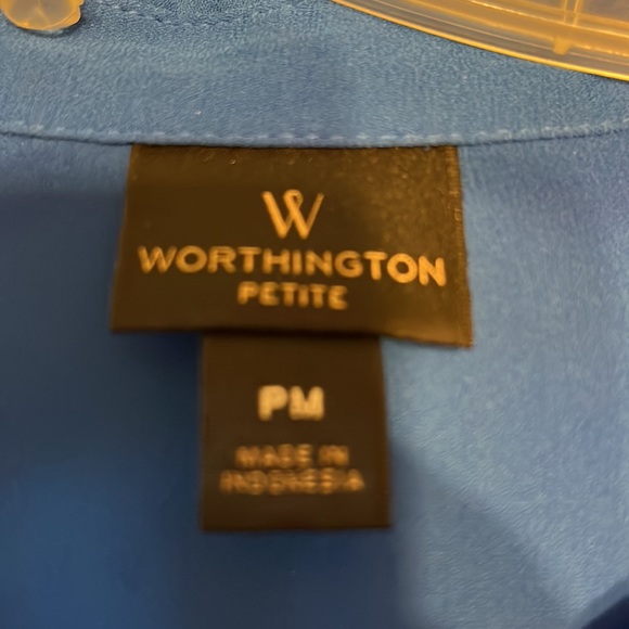 Ladies long-sleeved blouse. 100% polyester. PM. Covered buttons. Tie at sleeves - Picture 3 of 4